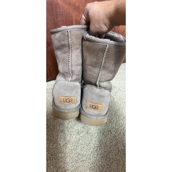 Classic UGG Womens Short Boots Size 8 Taupe Suede Shearling Lined Winter Shoes - Picture 4 of 10